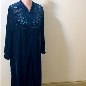 🎃3/$25 Vintage Velour pullover housecoat